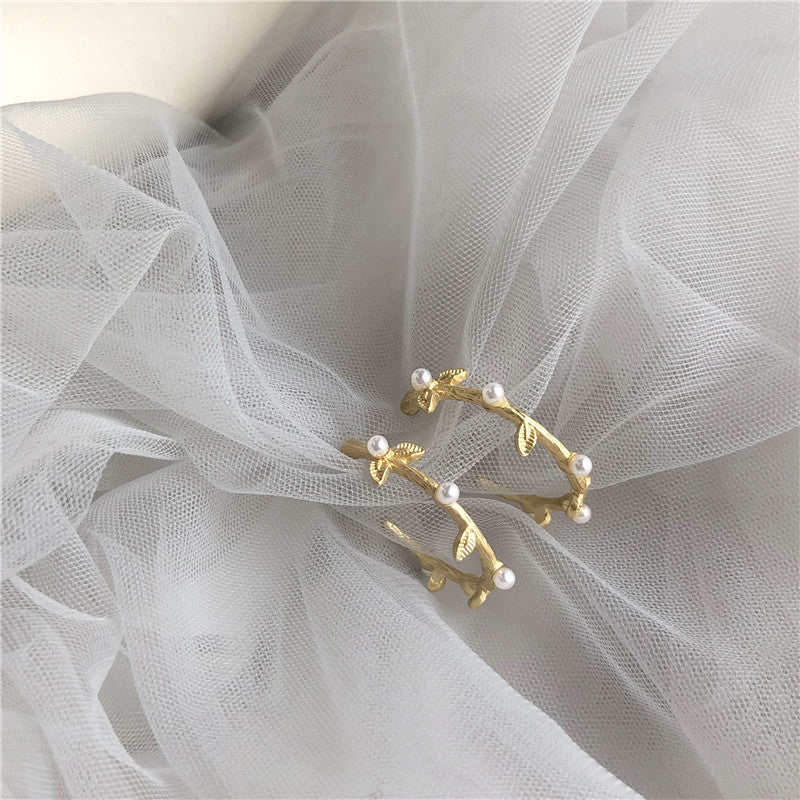 S925 Silver Needle, Winding Pearl Earrings Semi-Arc Geometric Metal Leaves